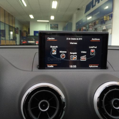 Nueva pantalla multimedia similar a la original.