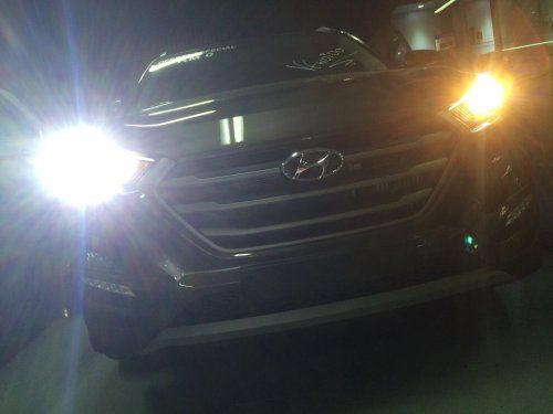 En nuestra venta de sistemas de iluminación para vehículos en A Coruña, fusionamos innovación y estilo para brindarte una gama diversa de soluciones que iluminarán tu camino con elegancia y rendimiento.
Venta e instalación de sistemas de iluminación en A Coruña
Desde potentes faros LED que mejoran la visibilidad hasta luces ambientales que transforman el interior de tu vehículo, ponemos a tu disposición opciones que realcen tanto la estética como la seguridad de tu viaje.
¿Qué ofrecemos?

Instalación de kits de iluminación led, tanto interiores como exteriores.
Kits led personalizados y de gran calidad.
Luz super blanca, cambia la imagen del coche.
Luz de visión delantera de 4600 lm y 6000k