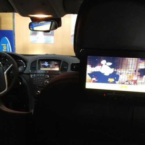 Conexión con monitores traseros