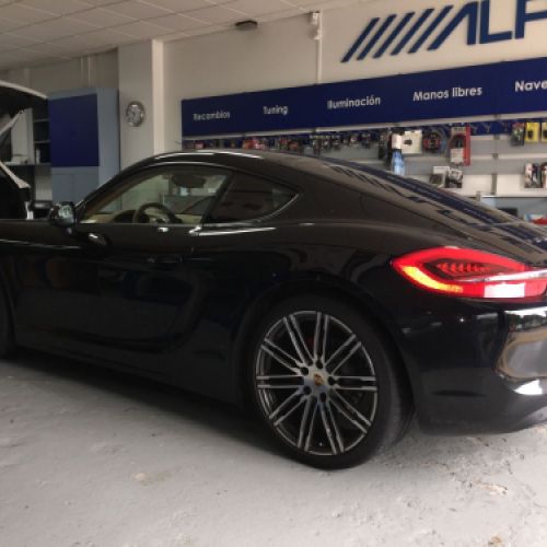 Instalación Carplay Porsche Delitel